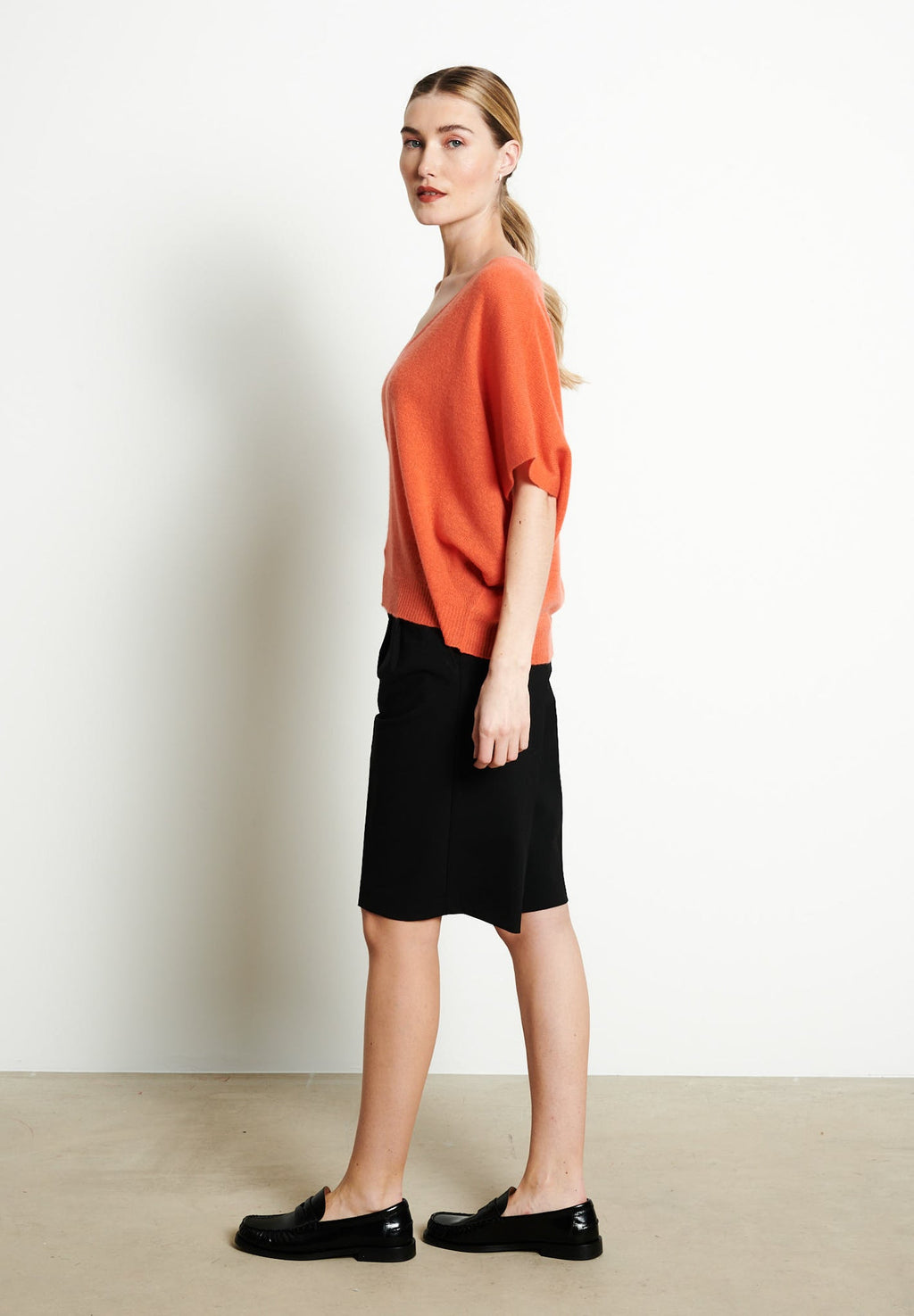 RIA 25 V-neck cashmere sweater with batwing sleeves in Tangerine