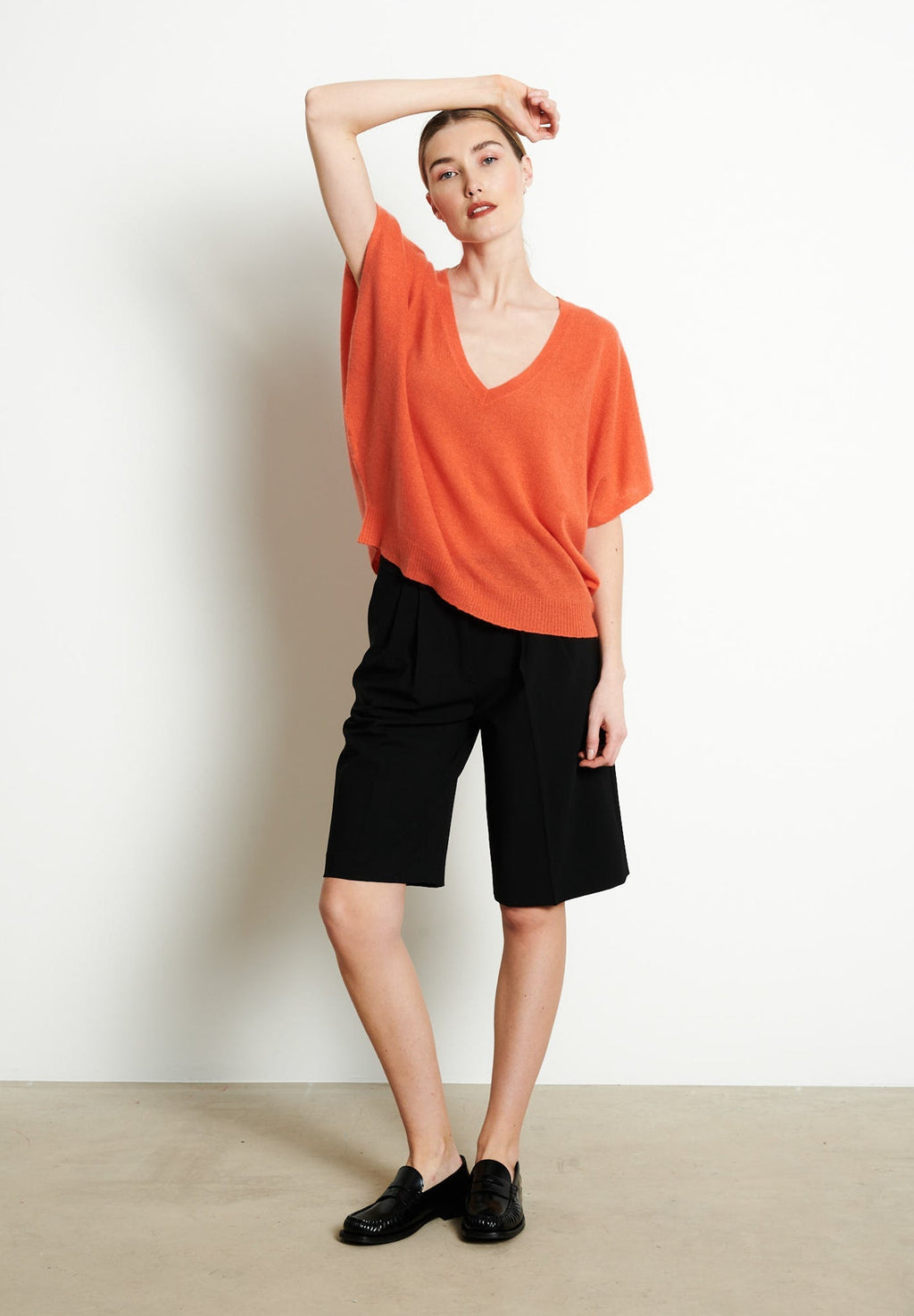 RIA 25 V-neck cashmere sweater with batwing sleeves in Tangerine