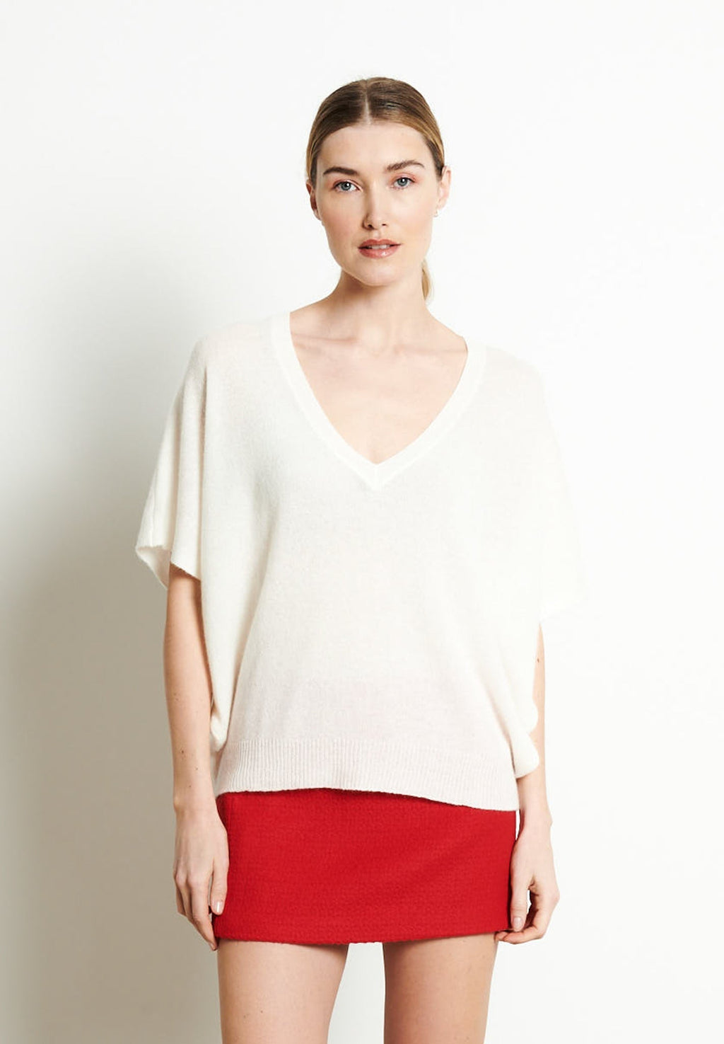 RIA 25 V-neck cashmere sweater with batwing sleeves in off-white