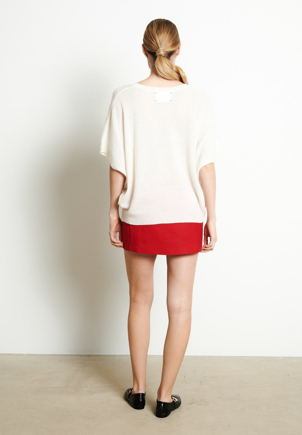 RIA 25 V-neck cashmere sweater with batwing sleeves in off-white