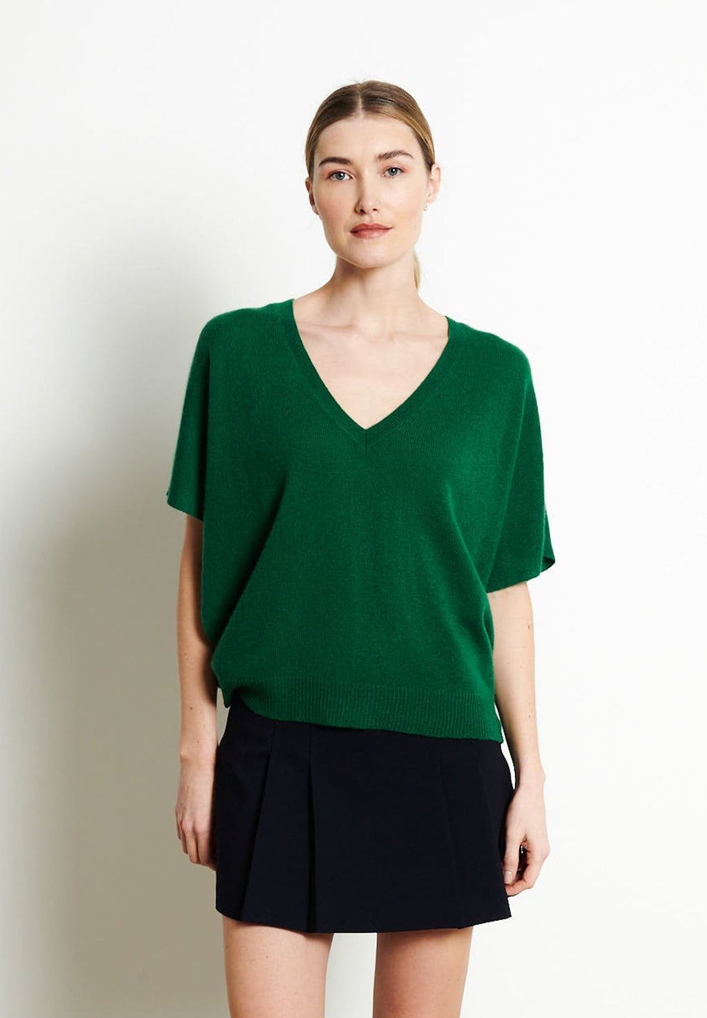 RIA 25 V-neck cashmere sweater with batwing sleeves in Emerald green