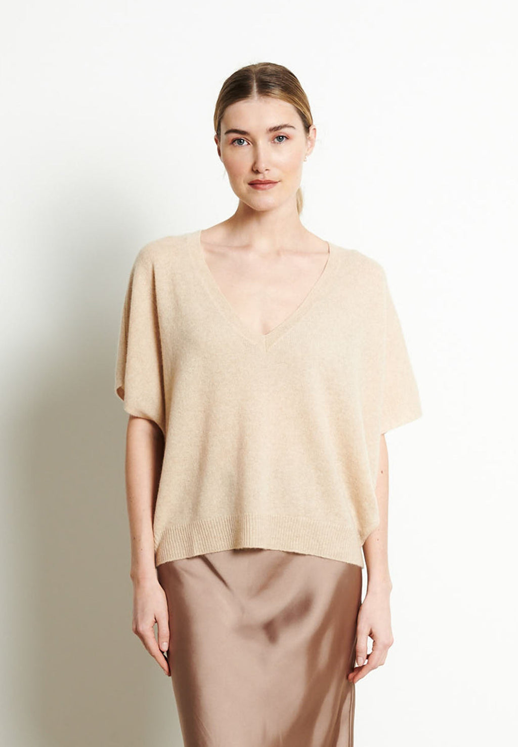 RIA 25 V-neck cashmere sweater with batwing sleeves Beige