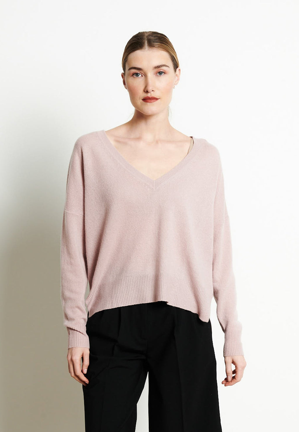 RIA 3 Oversized deep V-neck cashmere sweater in light pink