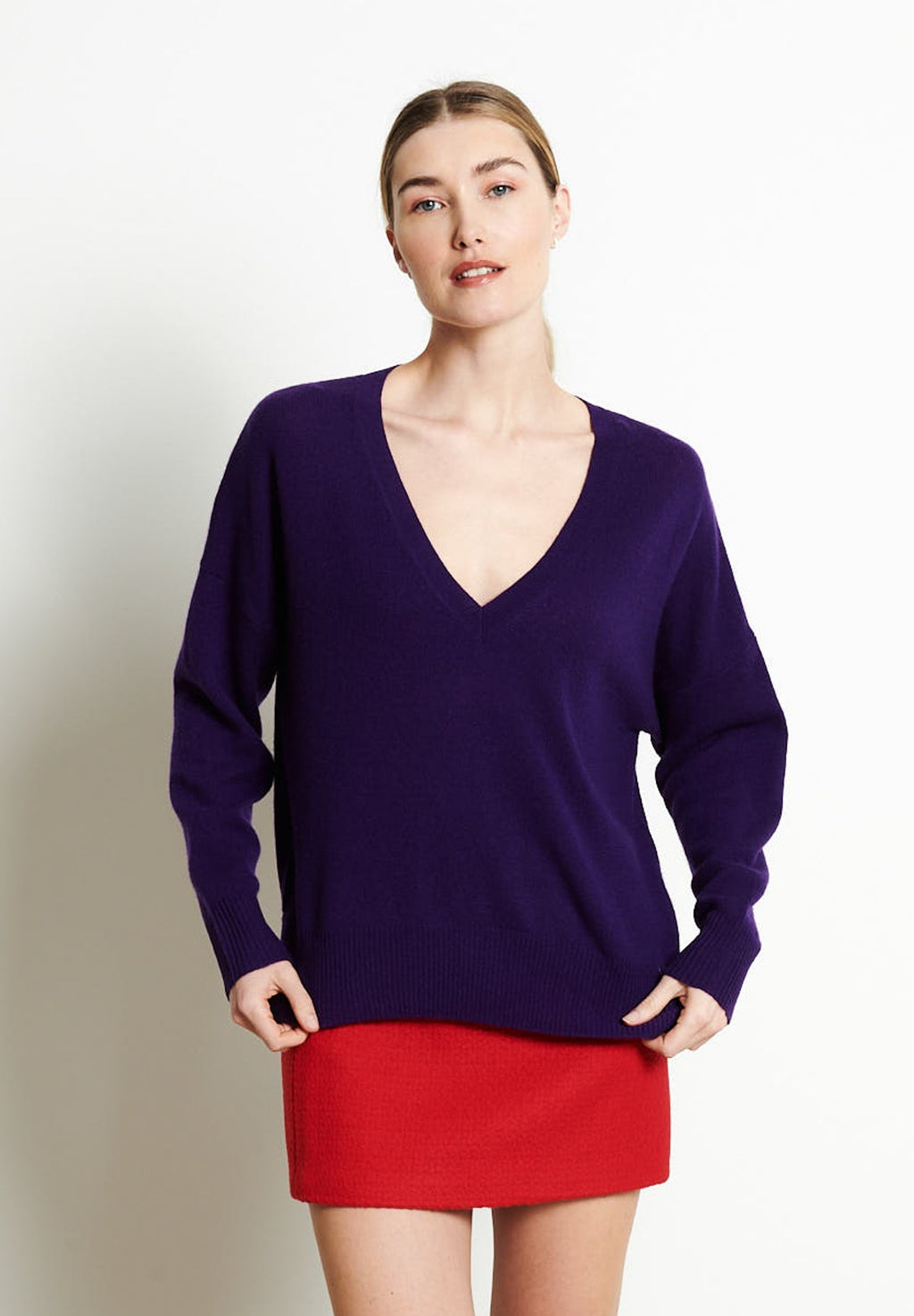 RIA 3 Oversized deep V-neck cashmere sweater in purple