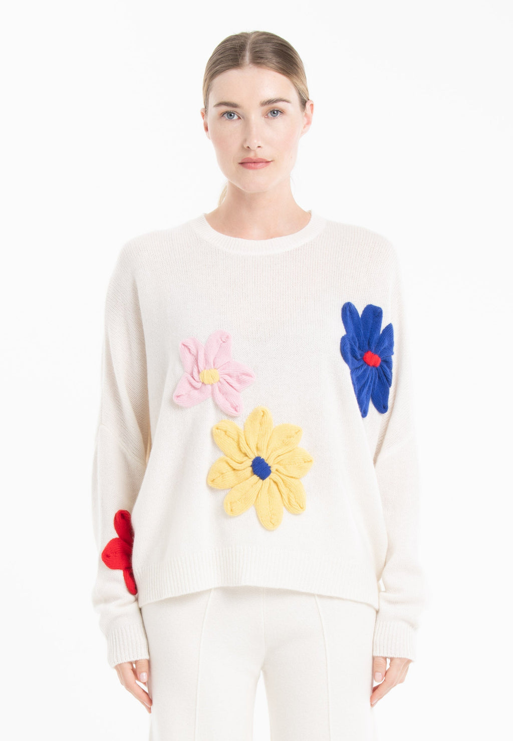 NAMI 27 Round-neck cashmere sweater with hand-embroidered multicolored flowers