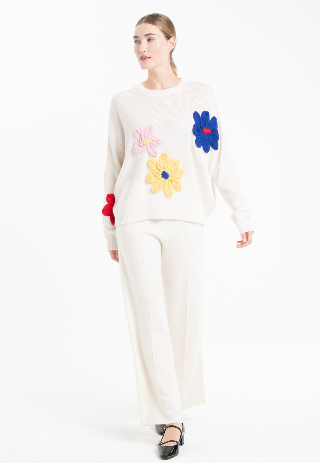 NAMI 27 Round-neck cashmere sweater with hand-embroidered multicolored flowers