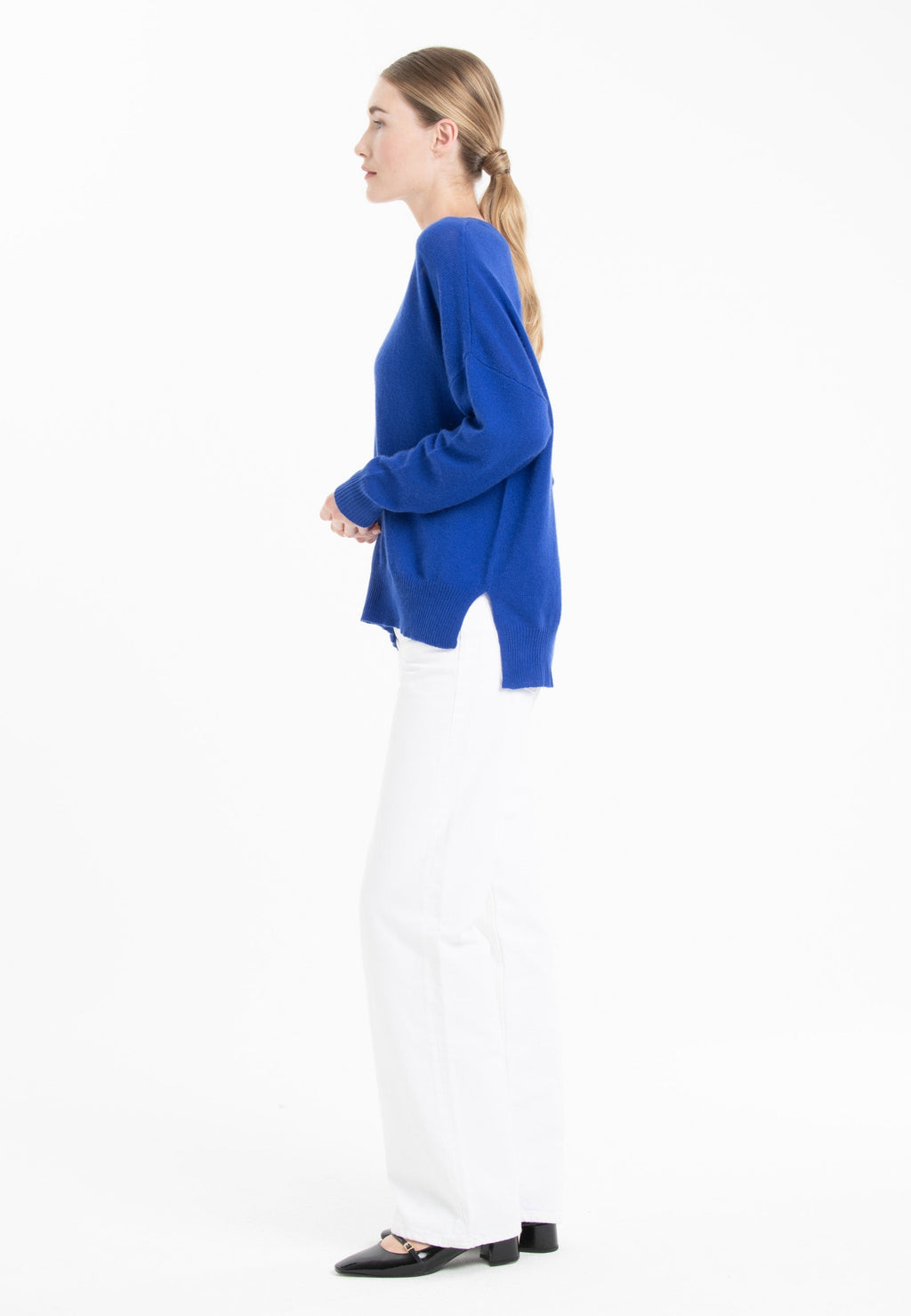 NAMI 23 V-neck cashmere sweater with petrol blue/ecru stripe