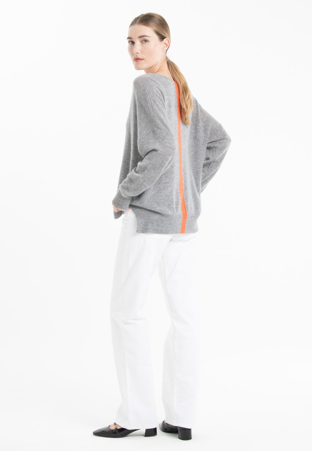 NAMI 23 V-neck cashmere sweater with grey/mandarin stripe