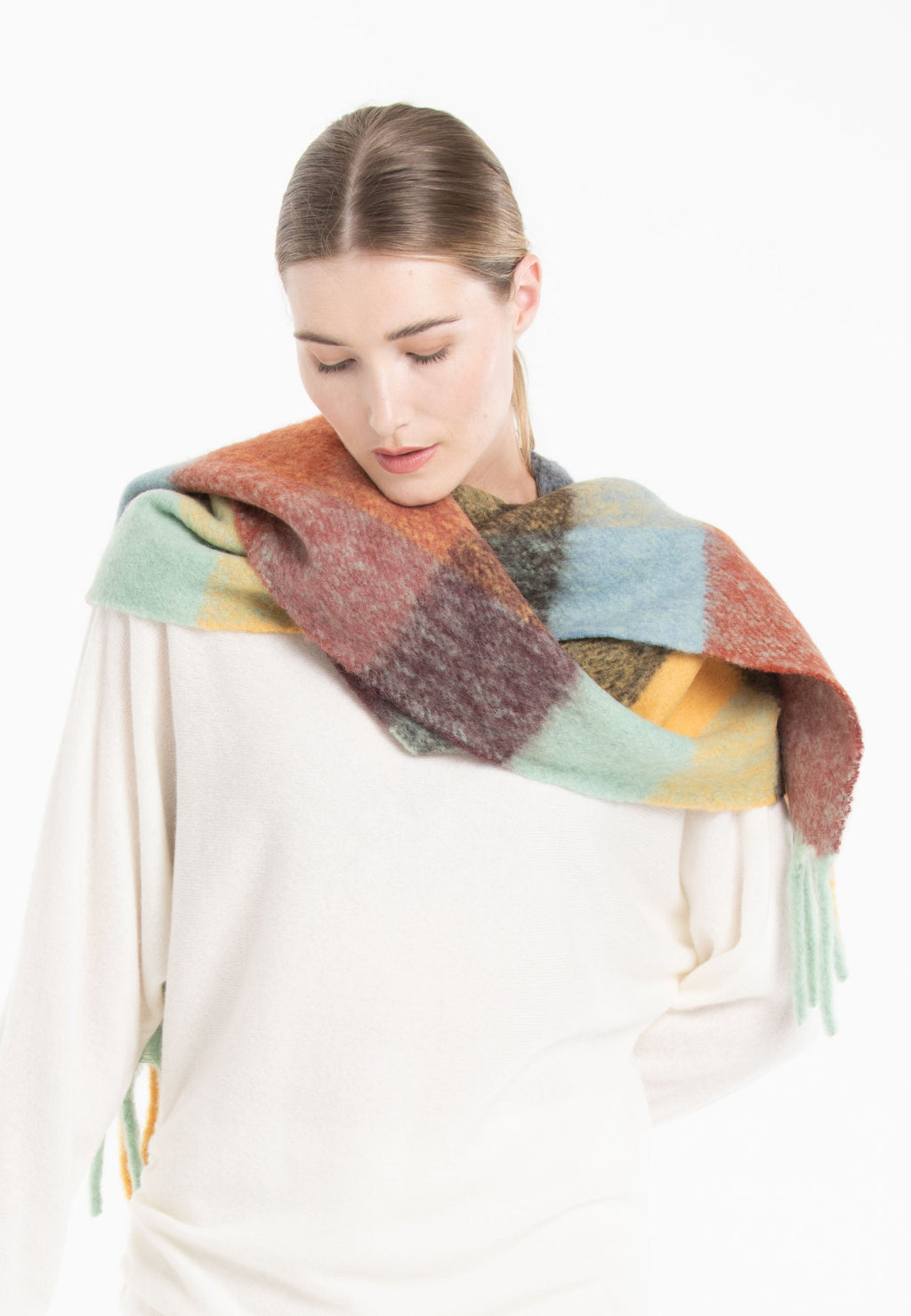 UNI 14 Square-woven scarf in alpaca and multicolored wool