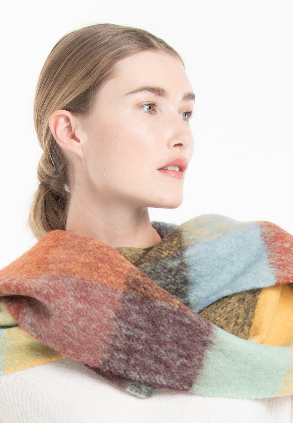 UNI 14 Square-woven scarf in alpaca and multicolored wool