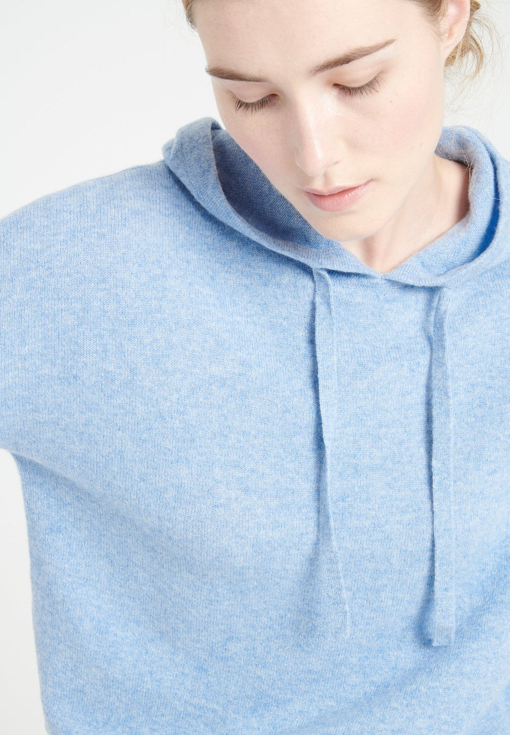 MIA 16 Cashmere hoodie with chiselled finishings, sky blue