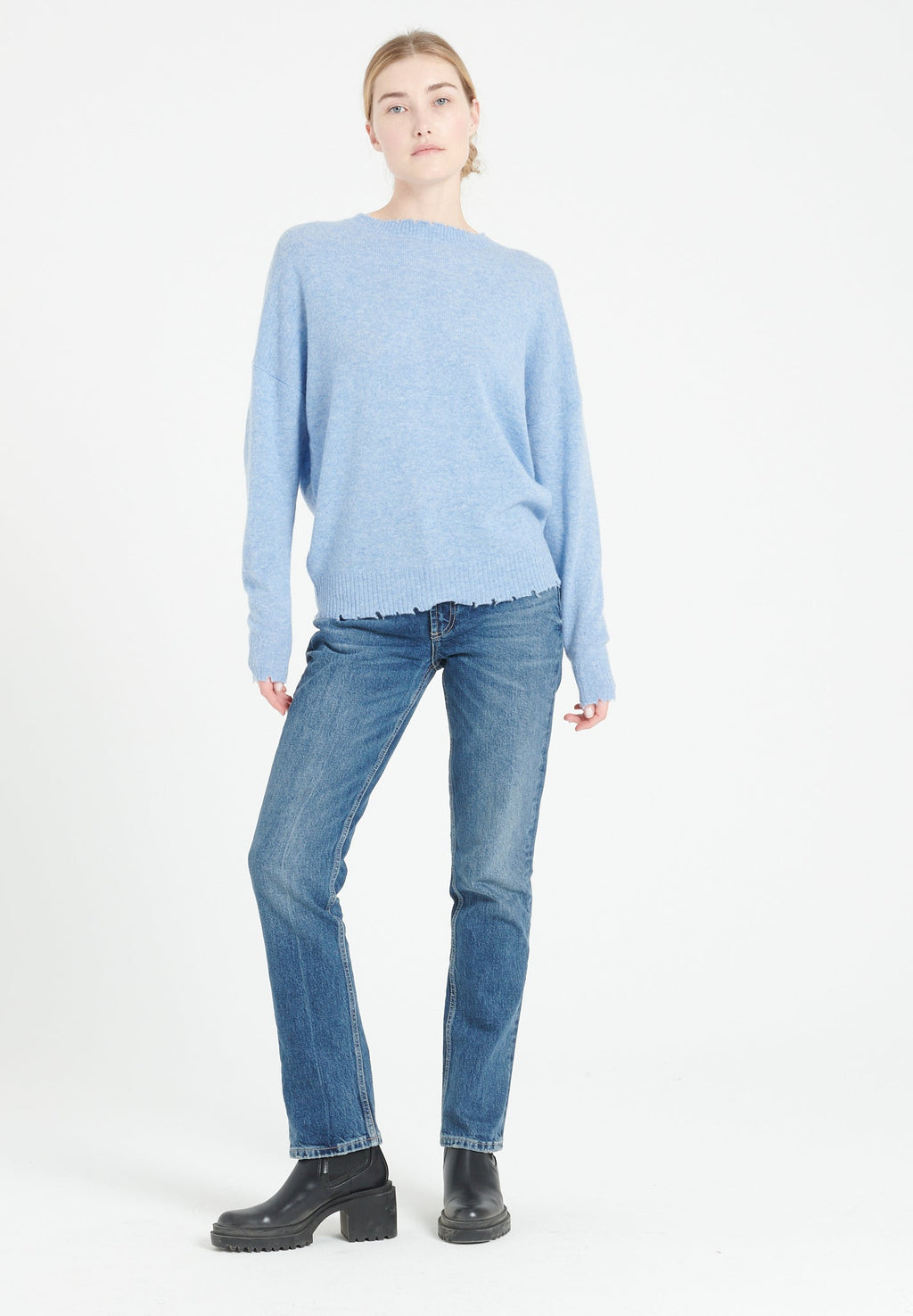 MIA 17 Round-neck cashmere sweater with chiselled light-blue trim