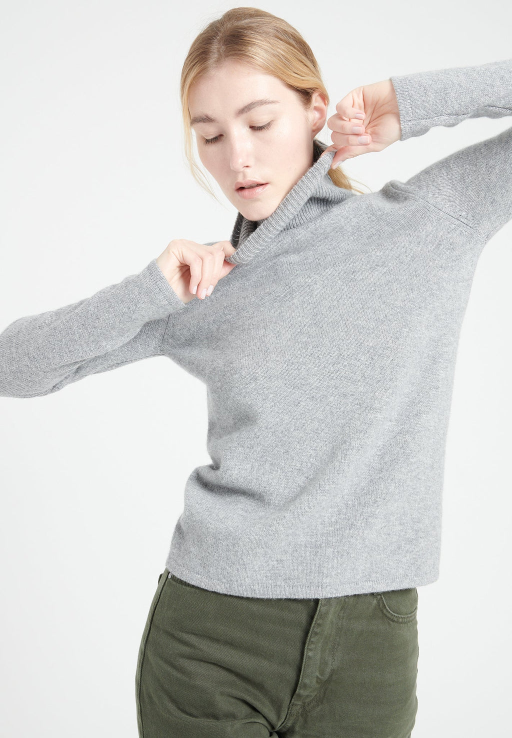 LILLY 19 4-thread cashmere turtleneck sweater light grey