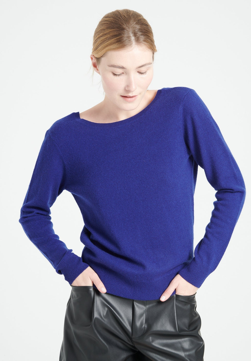 MIA 7 Midnight blue cashmere V-neck sweater