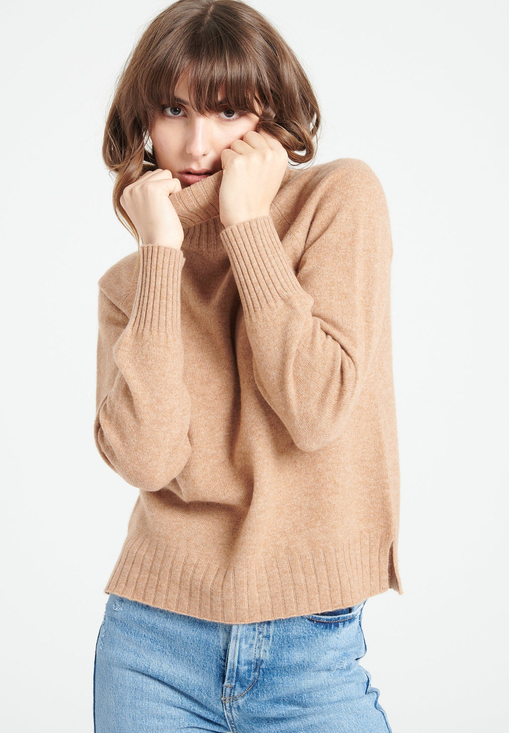 LILLY 22 Cashmere turtleneck sweater with camel raglan sleeves