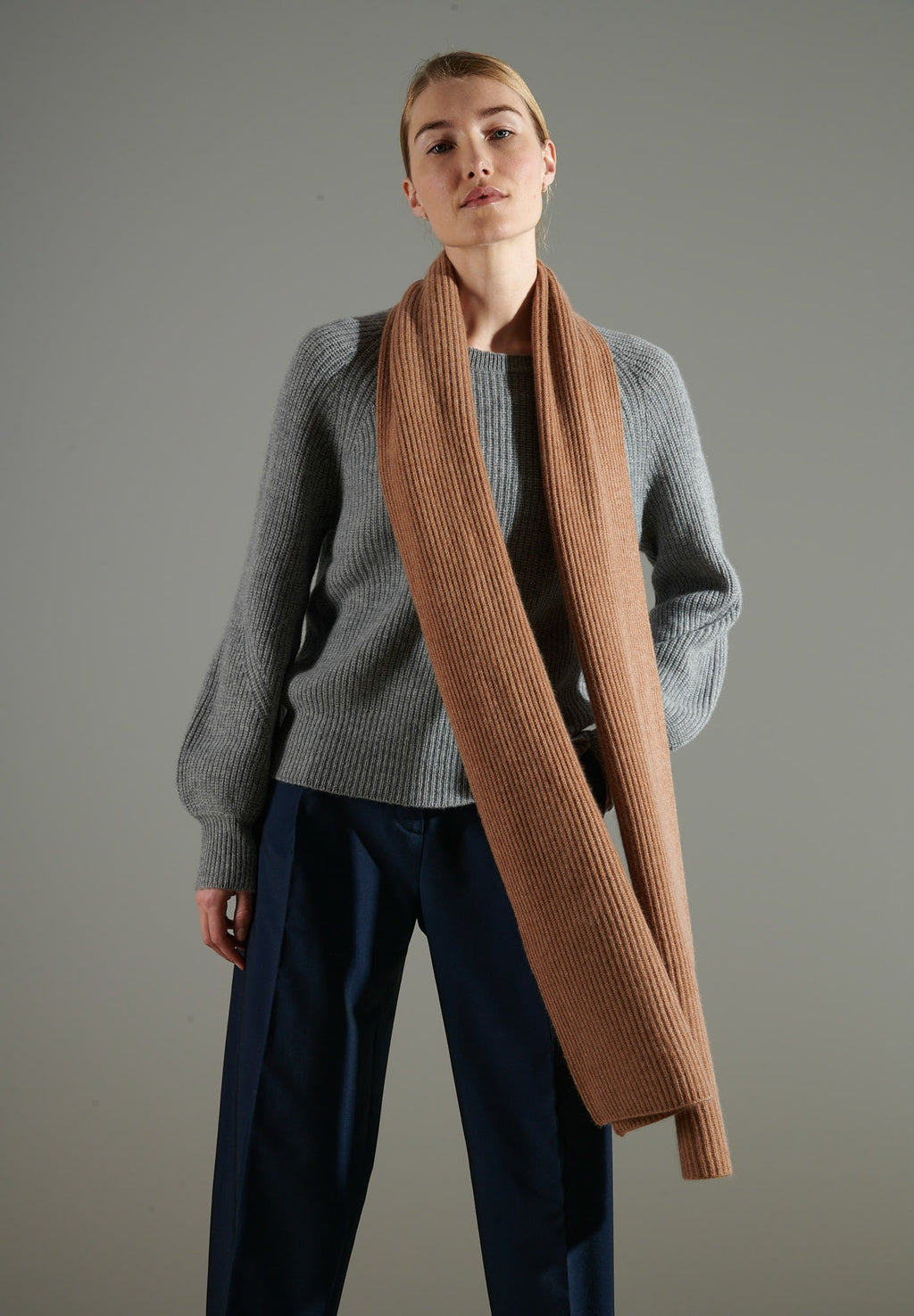 UNI 10 Camel cashmere 4-ply English rib scarf