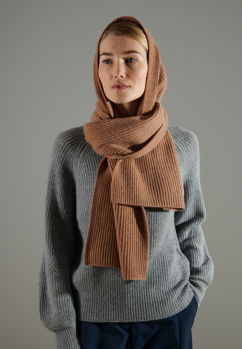 UNI 10 Camel cashmere 4-ply English rib scarf