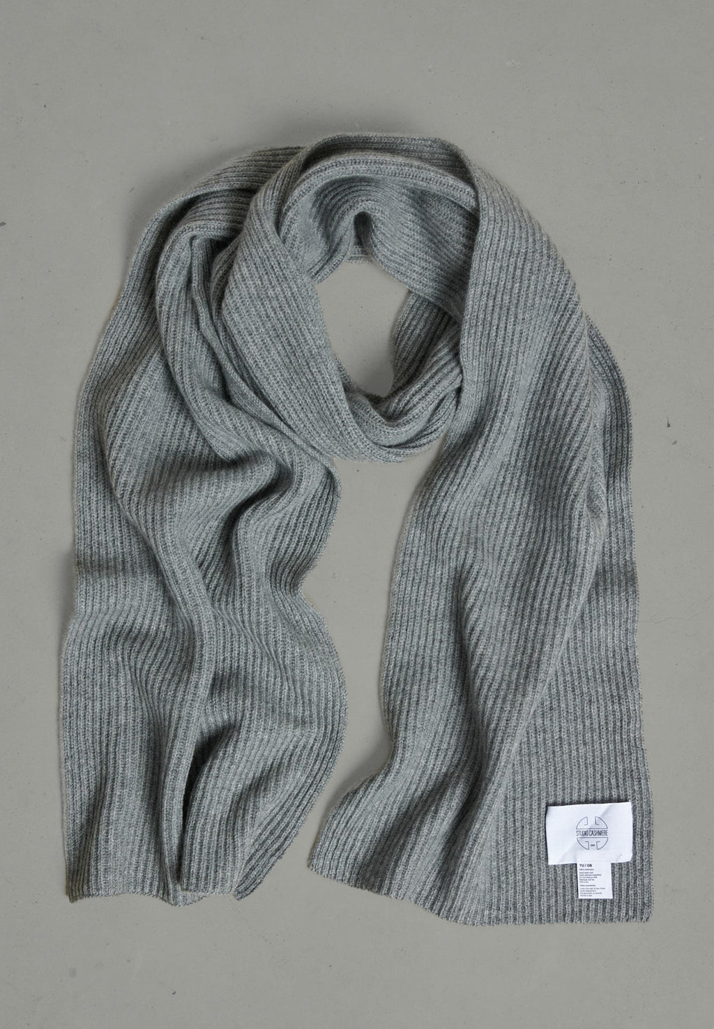 UNI 10 Light grey cashmere 4-ply English rib scarf