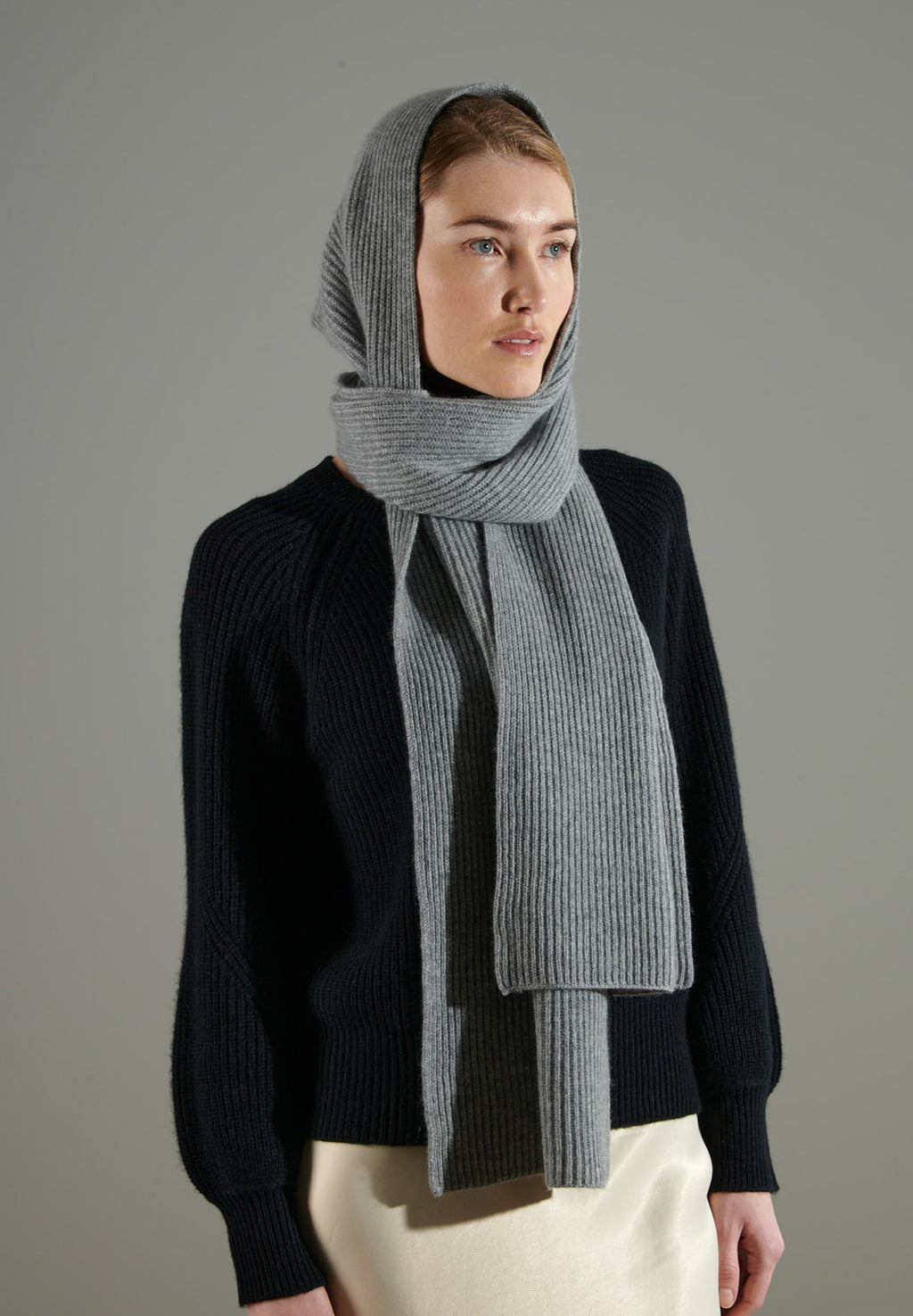 UNI 10 Light grey cashmere 4-ply English rib scarf