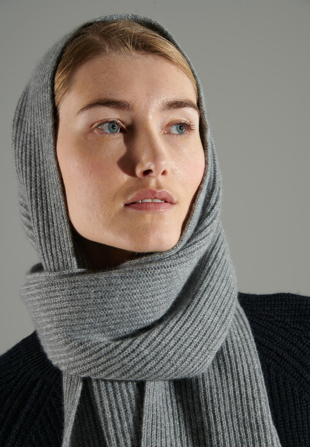 UNI 10 Light grey cashmere 4-ply English rib scarf