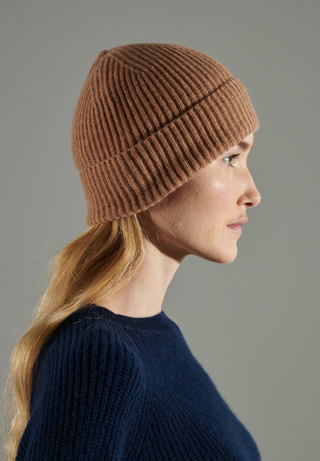 UNI 11 Camel cashmere 4-ply English rib knit hat