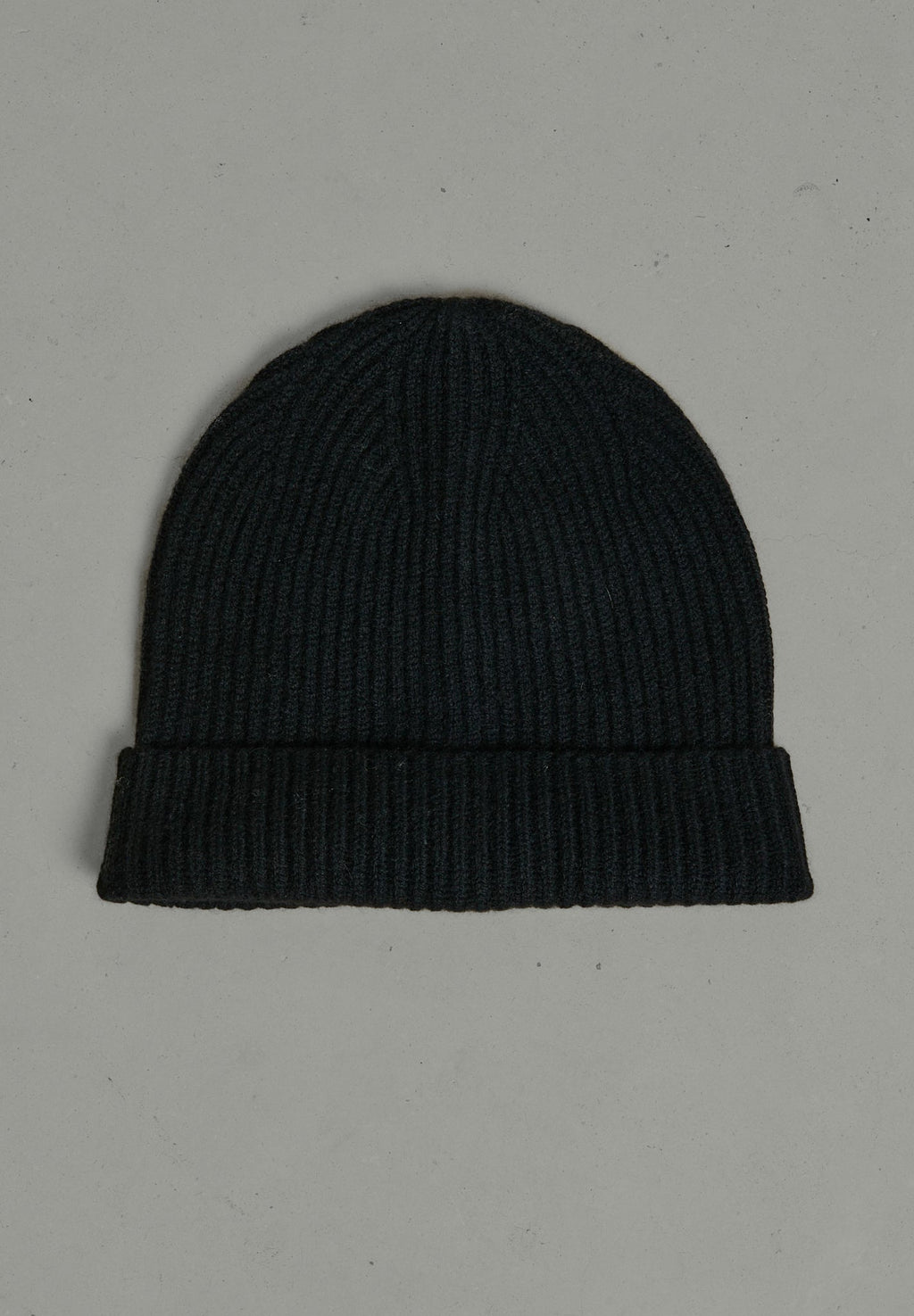 UNI 11 Black cashmere 4-ply ribbed hat